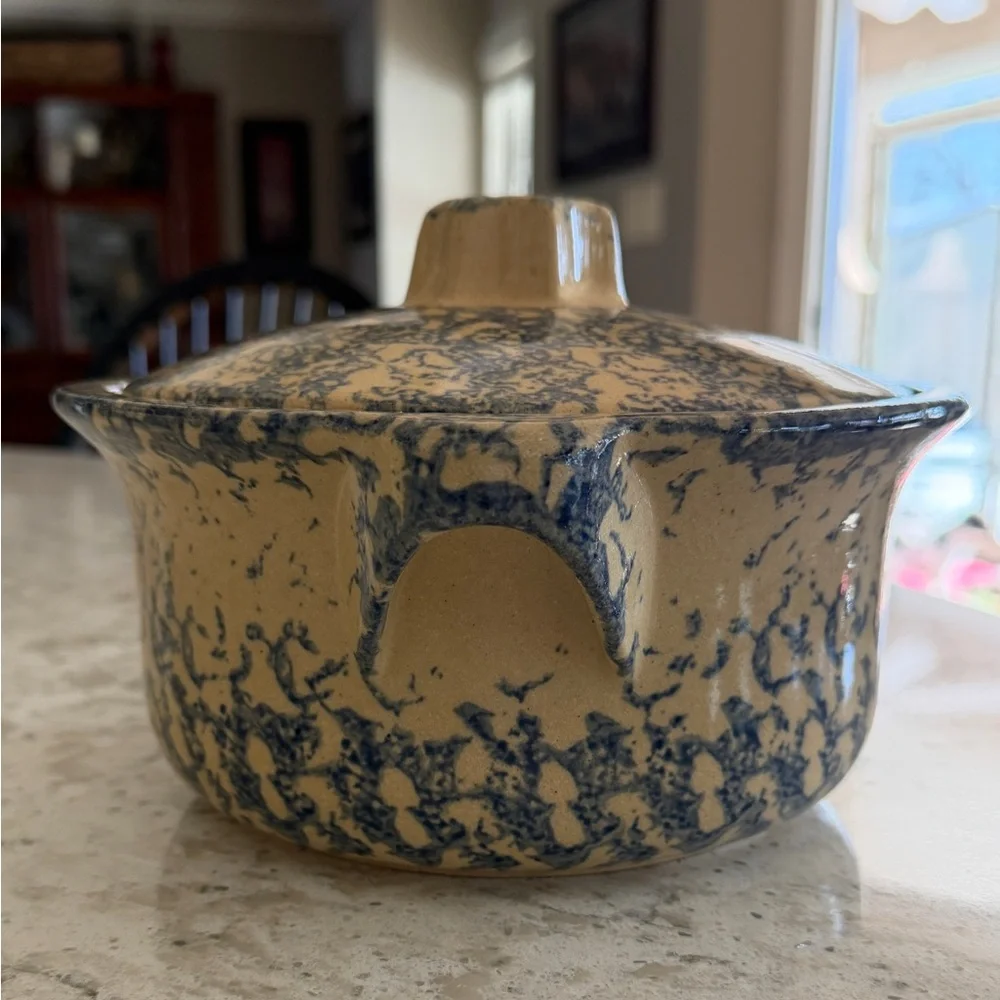 Vintage Robinson Ransbottom Blue Spongeware Crock w/Lid Stoneware Bean Pot. G13